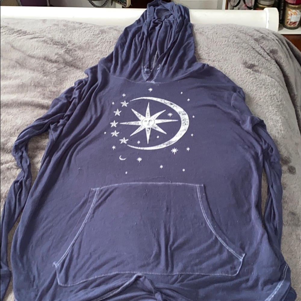 hooded long sleeve tee